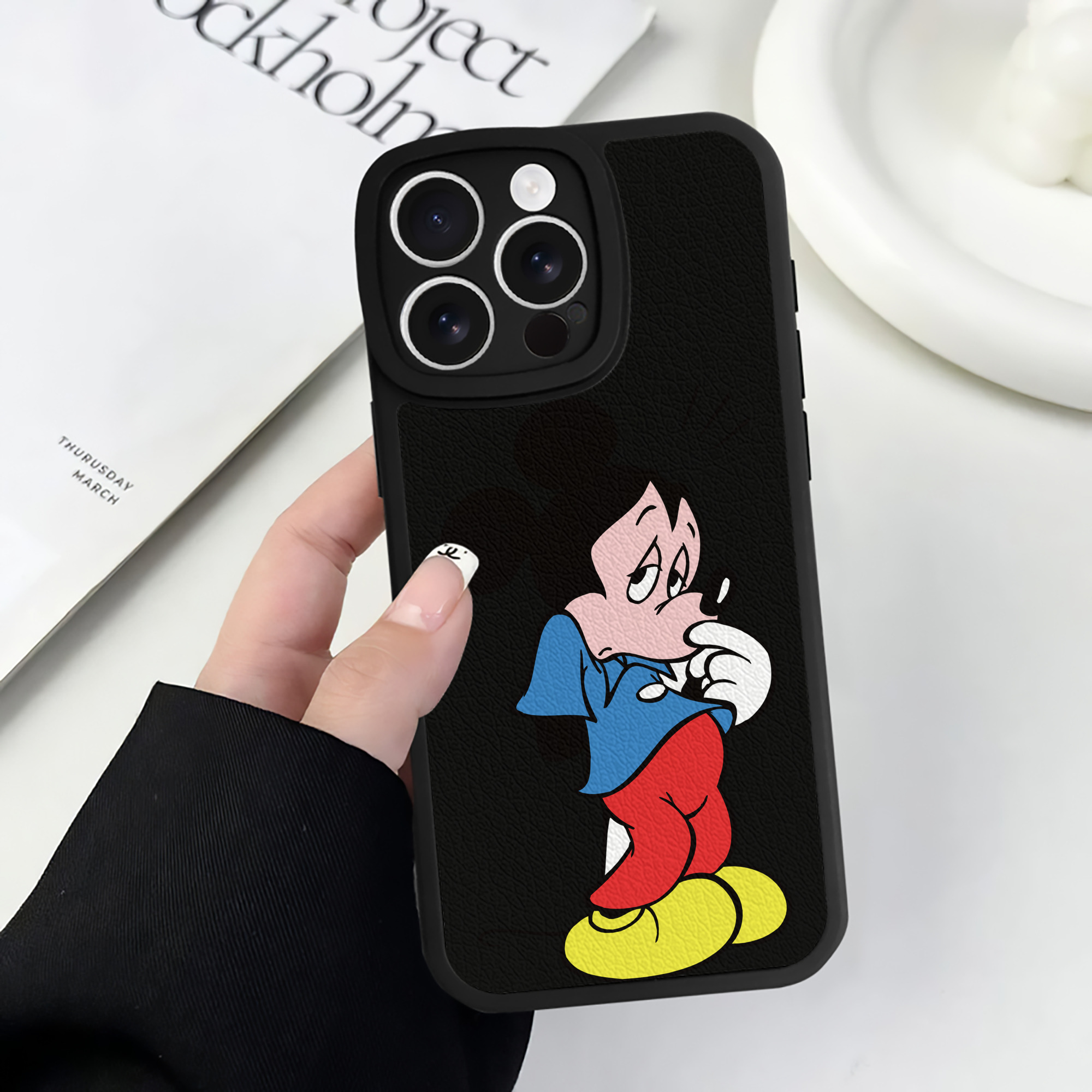 （画像用） ミッキーマウス Mickey Mouse 【iPhone 16シリーズ対応】シリコンスマホケース（レザー調） 材質：シリコン
